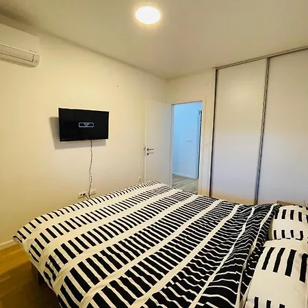 Moderan Apartman I Sigurna Besplatna Garaza *